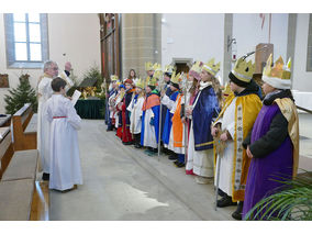 Aussendung der Sternsinger in Naumburg (© Karl-Franz Thiede)